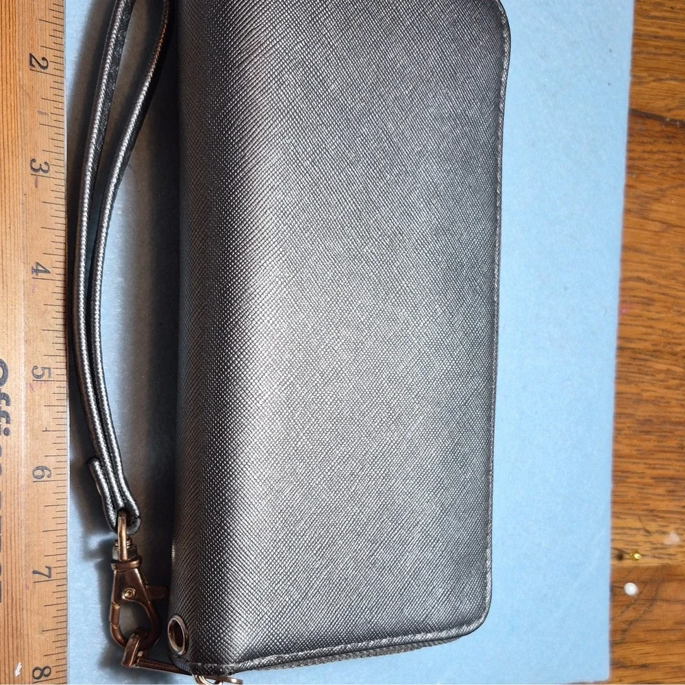 N/A wristlet folding slots
